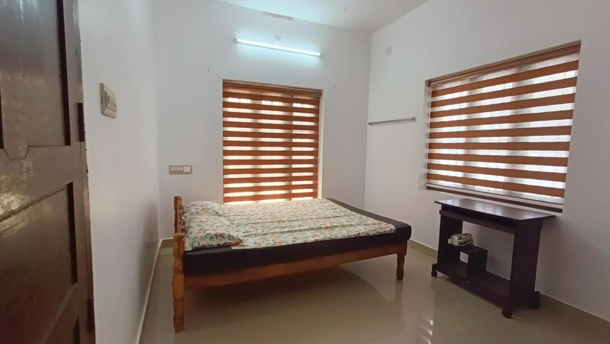 Mom'S Villa Недумбасери Екстериор снимка