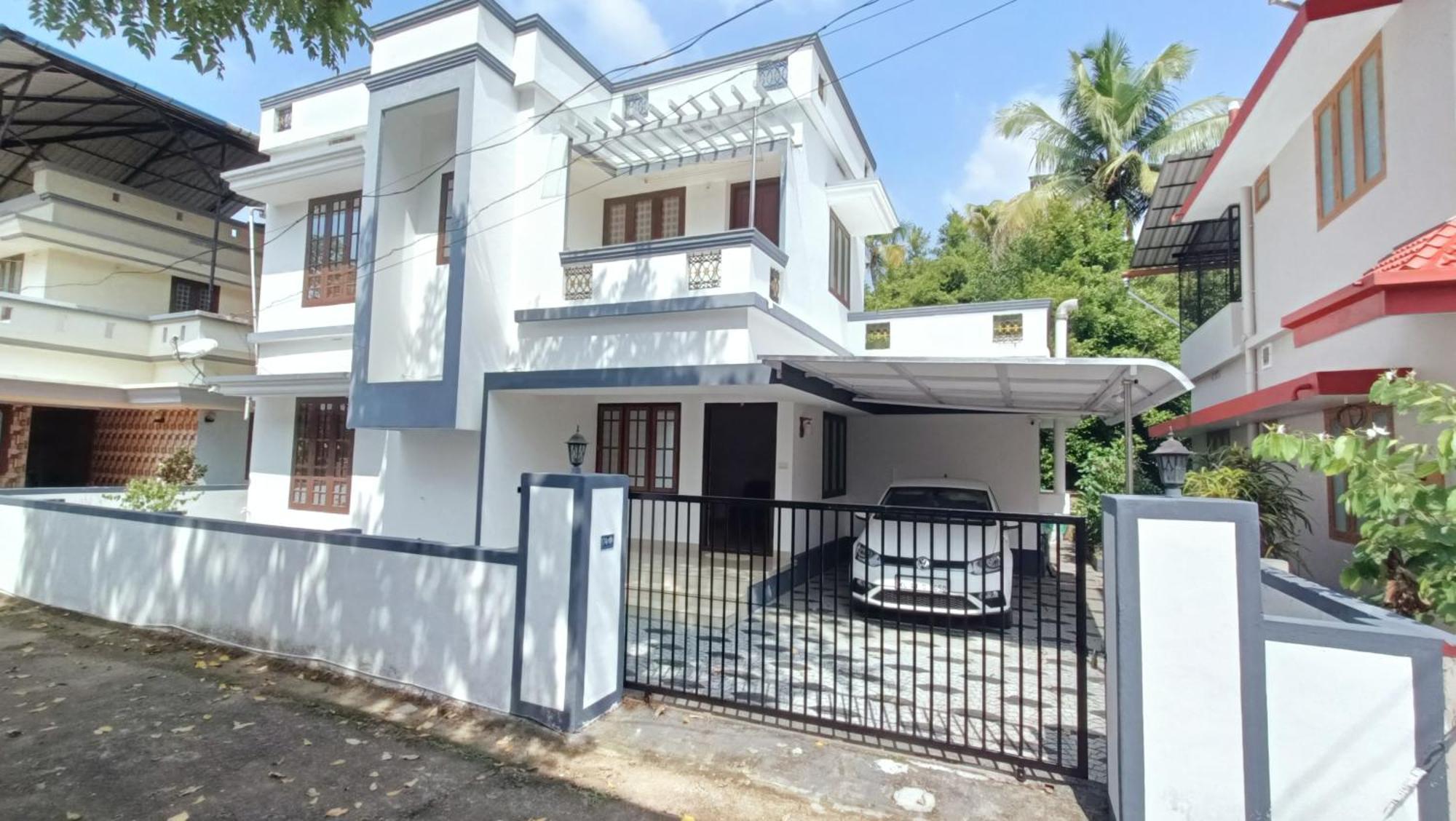 Mom'S Villa Недумбасери Екстериор снимка