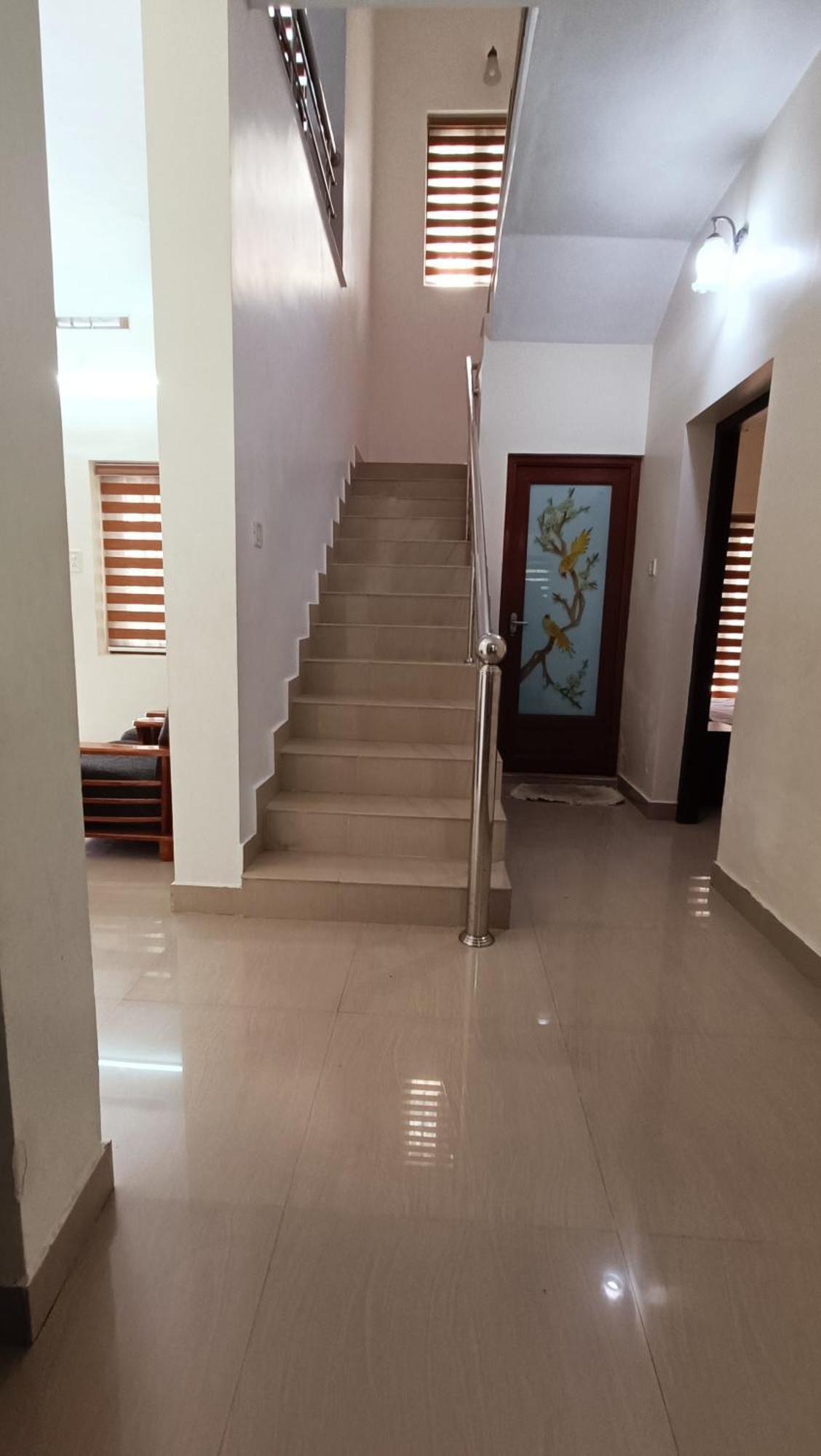 Mom'S Villa Недумбасери Екстериор снимка